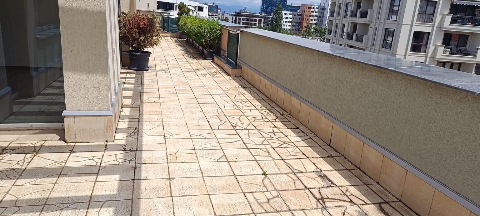 ремонт на тераса преди хидроизолация с напукани плочки